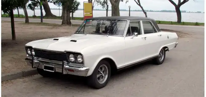 Weißer Oldtimer – beispielhaftes Ankaufsfahrzeug in Trendelburg